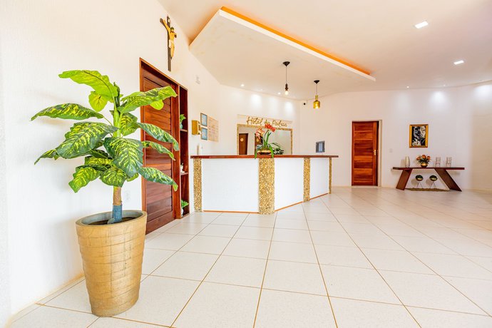 Imagen de los interiores del Hotel OYO Das Pedras. Foto 18