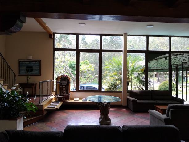 Imagen de los interiores del Hotel OYO Del Verde. Foto 12