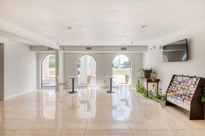 Imagen de los interiores del Hotel OYO Denham Springs I-12. Foto 16