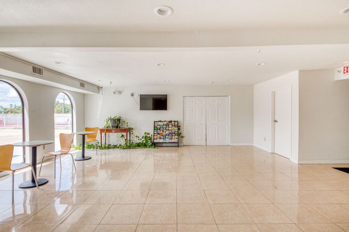 Imagen de los interiores del Hotel OYO Denham Springs I-12. Foto 18