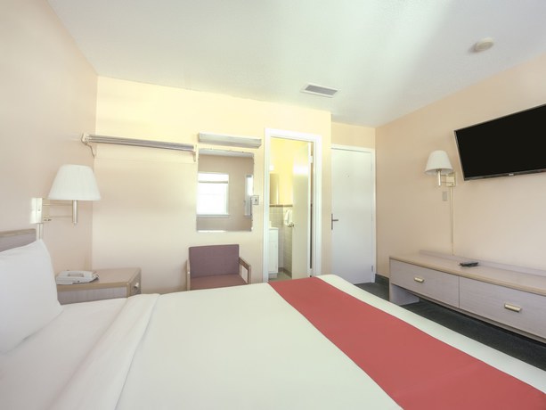 Imagen de la habitación del Hotel OYO Durham West Hills. Foto 6