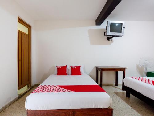 Imagen de la habitación del Hotel OYO Emperador. Foto 6