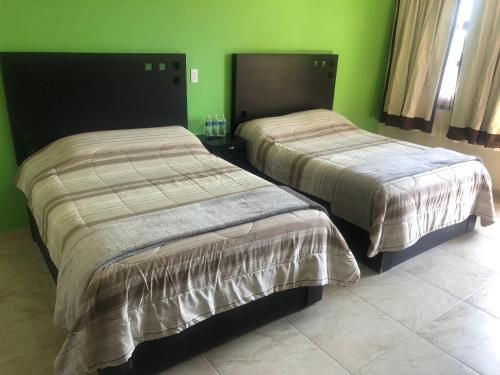 Imagen de la habitación del Hotel OYO Emperadores Inn. Foto 6