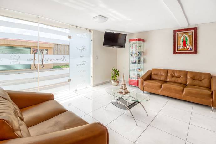 Imagen de los interiores del Hotel OYO Familiar Tollan. Foto 17