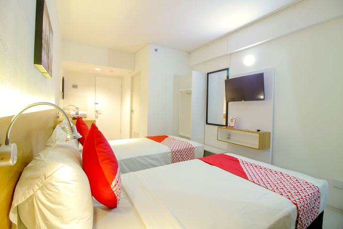 Imagen de la habitación del Hotel OYO Flagship 1260 Sentraland Karawang. Foto 9
