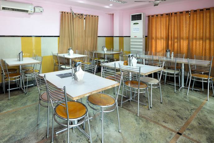 Imagen del bar/restaurante del Hotel OYO Flagship 983 Surya Residency. Foto 3