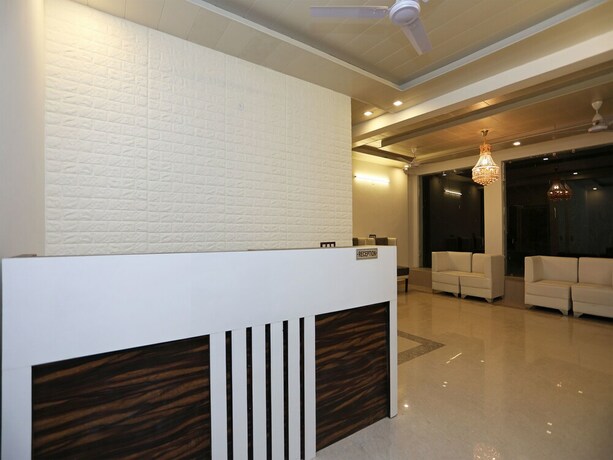 Imagen de los interiores del Hotel OYO Flagship Hotel Uk-07. Foto 15