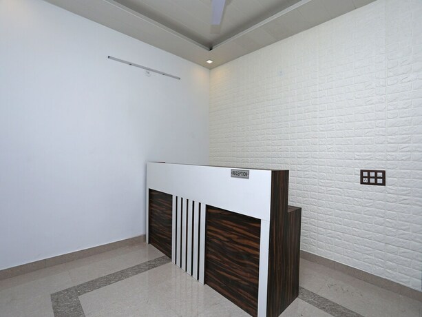 Imagen de los interiores del Hotel OYO Flagship Hotel Uk-07. Foto 17