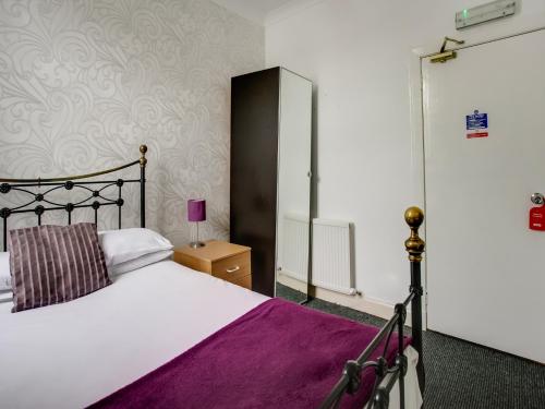 Imagen de la habitación del Hotel OYO Gin House. Foto 7