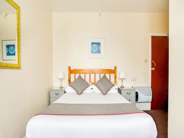 Imagen de la habitación del Hotel OYO Godolphin Arms. Foto 4