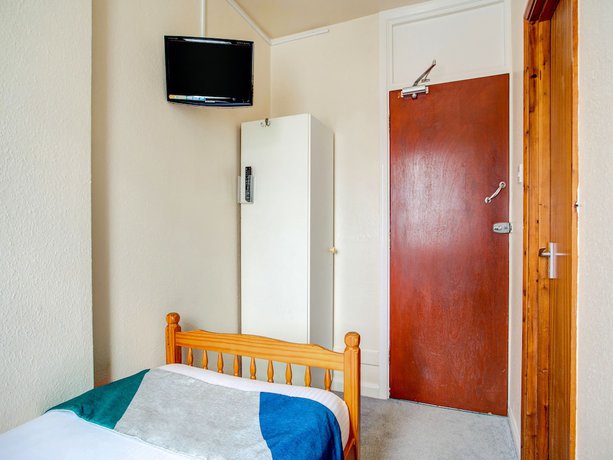 Imagen de la habitación del Hotel OYO Godolphin Arms. Foto 5