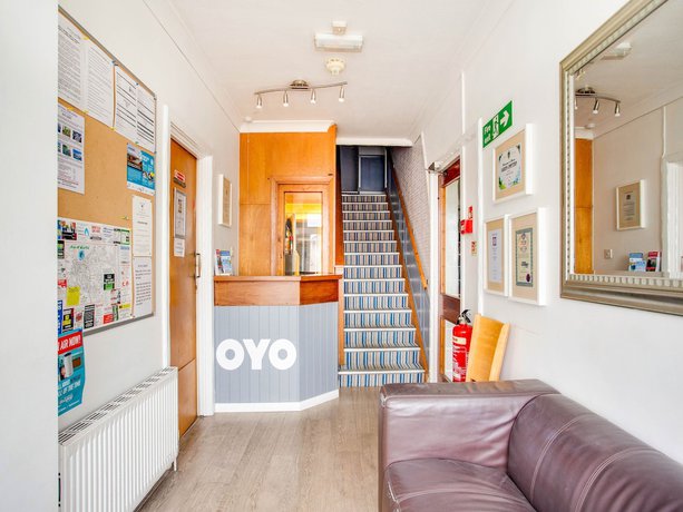 Imagen de los interiores del Hotel OYO Godolphin Arms. Foto 18