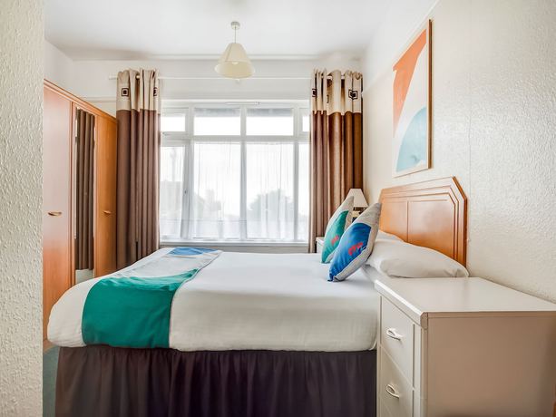Imagen de la habitación del Hotel OYO Godolphin Arms. Foto 7