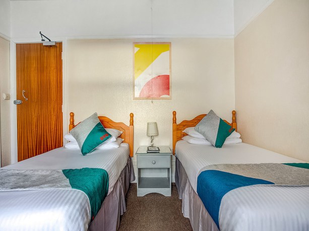 Imagen de la habitación del Hotel OYO Godolphin Arms. Foto 9