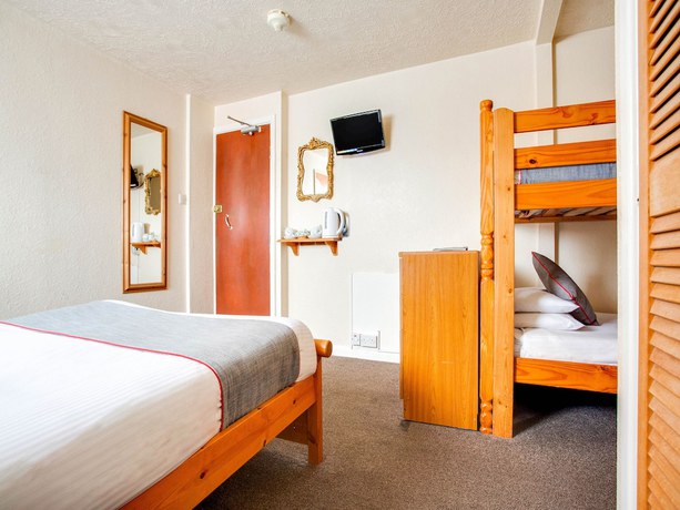 Imagen de la habitación del Hotel OYO Godolphin Arms. Foto 11