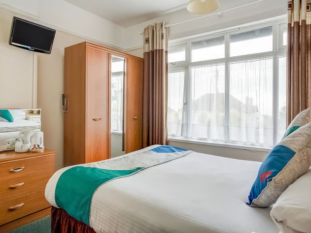 Imagen de la habitación del Hotel OYO Godolphin Arms. Foto 12