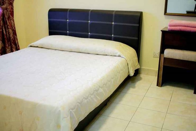 Imagen de la habitación del Hotel OYO HOME 90301 Suria Service Apartments @ Bukit Merak Laketown Resort. Foto 5