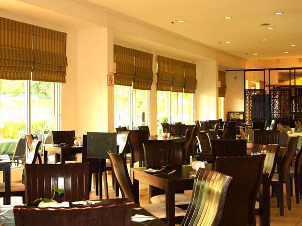 Imagen de los interiores del Hotel OYO HOME 90301 Suria Service Apartments @ Bukit Merak Laketown Resort. Foto 13