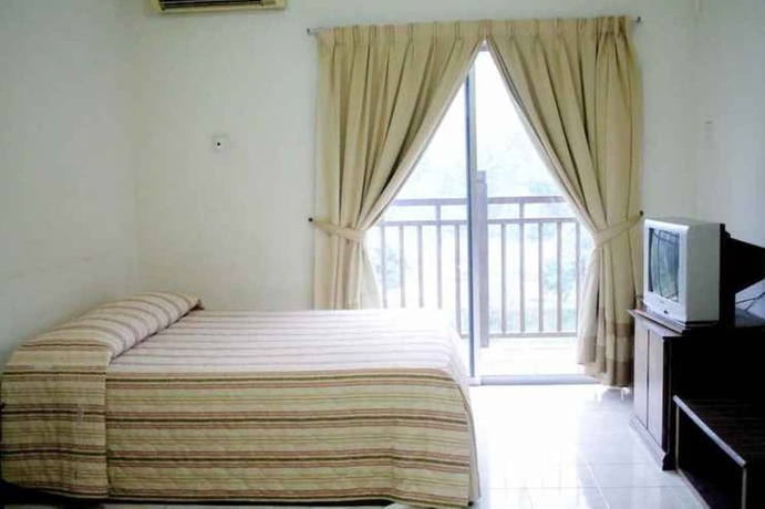 Imagen de la habitación del Hotel OYO HOME 90301 Suria Service Apartments @ Bukit Merak Laketown Resort. Foto 10