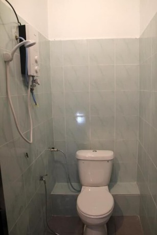 Imagen de la habitación del Hotel OYO HOME 90647 Mac Inn 94. Foto 5