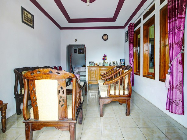 Imagen de los interiores del Hotel OYO HOMES 91242 Desa Wisata Cibuntu Kuningan Syariah. Foto 15