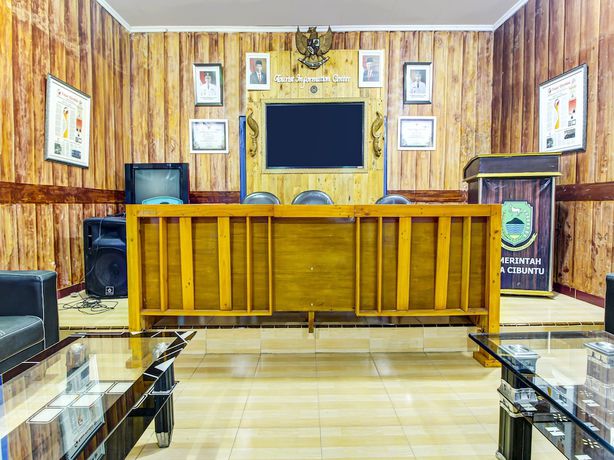 Imagen de los interiores del Hotel OYO HOMES 91242 Desa Wisata Cibuntu Kuningan Syariah. Foto 19