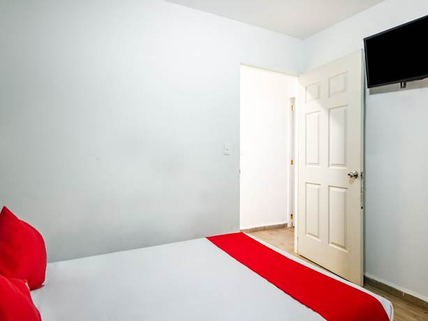 Imagen de la habitación del Hotel OYO Halley. Foto 15