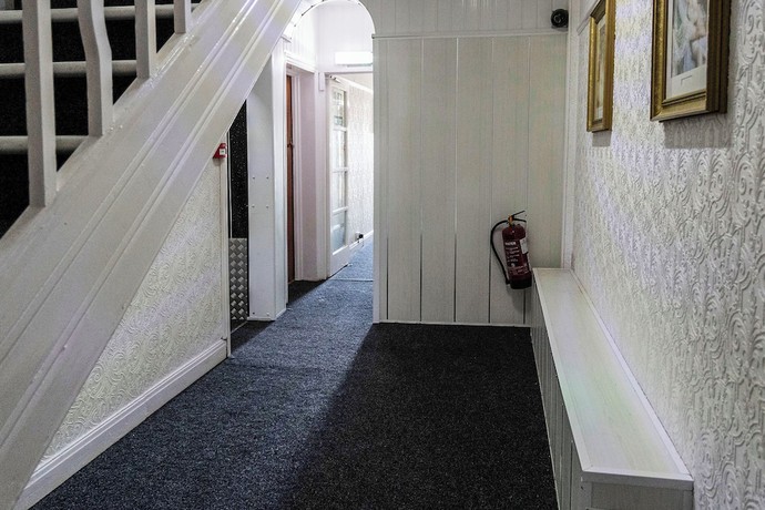 Imagen de los interiores del Hotel OYO Harlands. Foto 16
