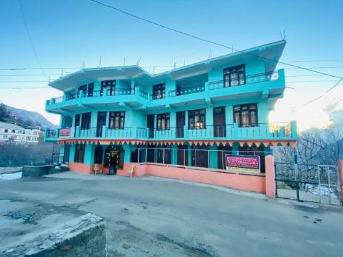 Imagen general del Hotel OYO Himalaya. Foto 2