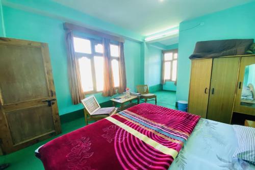 Imagen general del Hotel OYO Himalaya. Foto 7