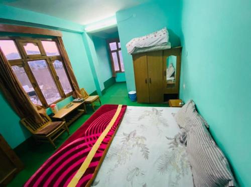 Imagen general del Hotel OYO Himalaya. Foto 13
