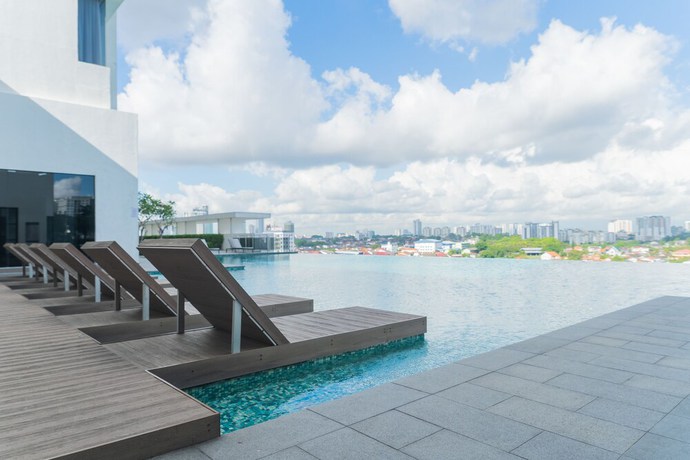 Imagen de la piscina del Hotel OYO Home 1106 Premium 2BR 1 Tebrau. Foto 19