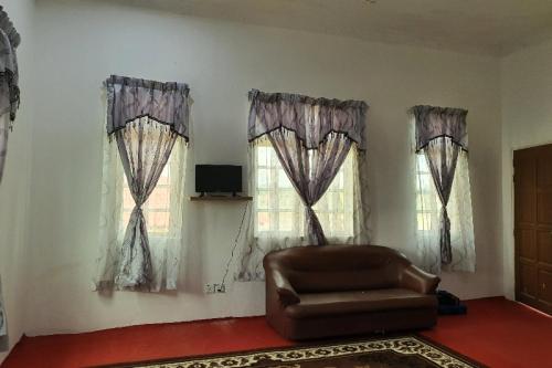 Imagen general del Hotel OYO Home 90723 Green Leaf Guest Lodge Kk. Foto 9