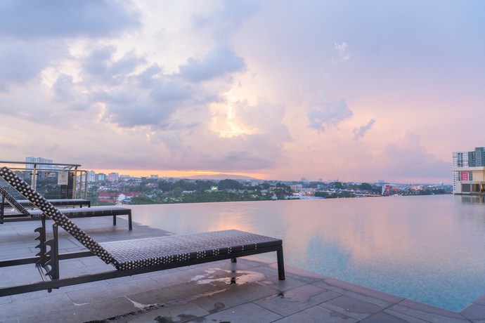 Imagen de la piscina del Hotel OYO Home 987 Premium 1BR 1 Tebrau Residences. Foto 19