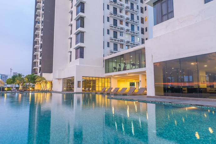 Imagen de la piscina del Hotel OYO Home 987 Premium 1BR 1 Tebrau Residences. Foto 20