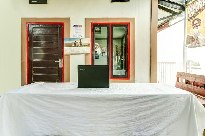 Imagen de los interiores del Hotel OYO Homes 90991 Eco Tourism Desa Panundaan Ciwidey 2 Syariah. Foto 17