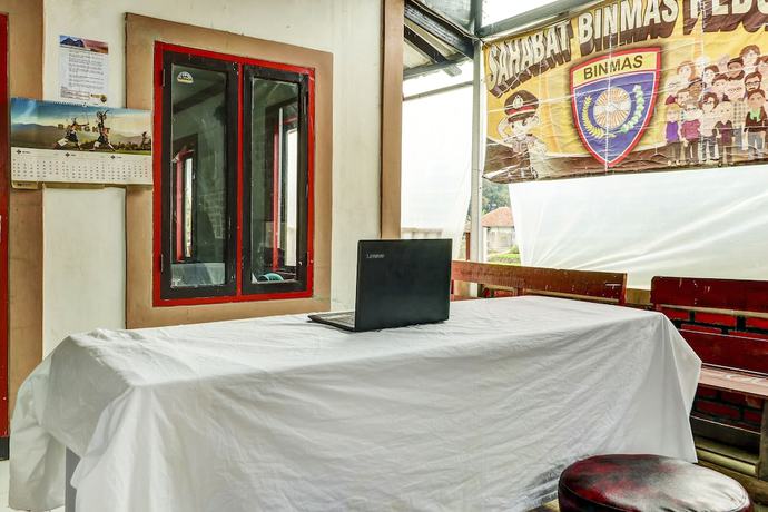 Imagen de los interiores del Hotel OYO Homes 90991 Eco Tourism Desa Panundaan Ciwidey 2 Syariah. Foto 18