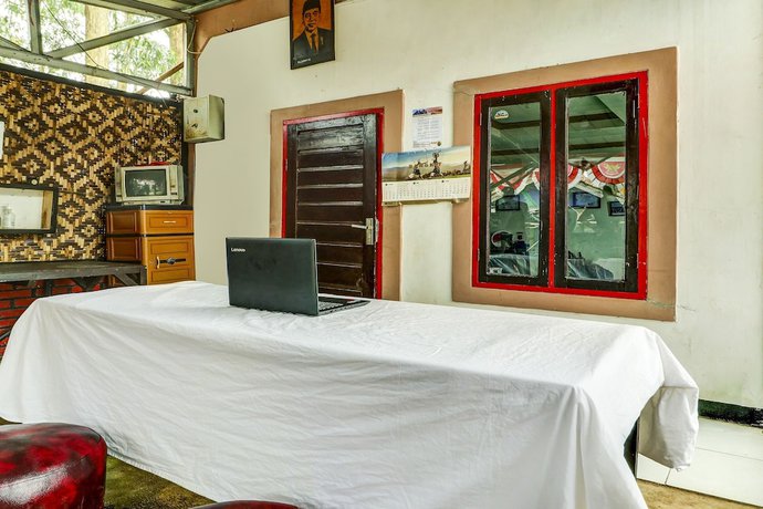 Imagen de los interiores del Hotel OYO Homes 90991 Eco Tourism Desa Panundaan Ciwidey 2 Syariah. Foto 19