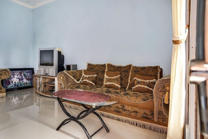 Imagen de los interiores del Hotel OYO Homes 91009 Eco Tourism Desa Cibodas Areng 4 Syariah. Foto 17