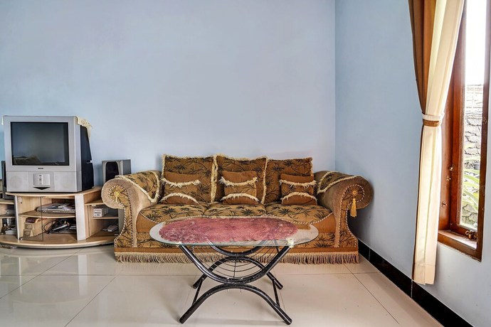 Imagen de los interiores del Hotel OYO Homes 91009 Eco Tourism Desa Cibodas Areng 4 Syariah. Foto 19