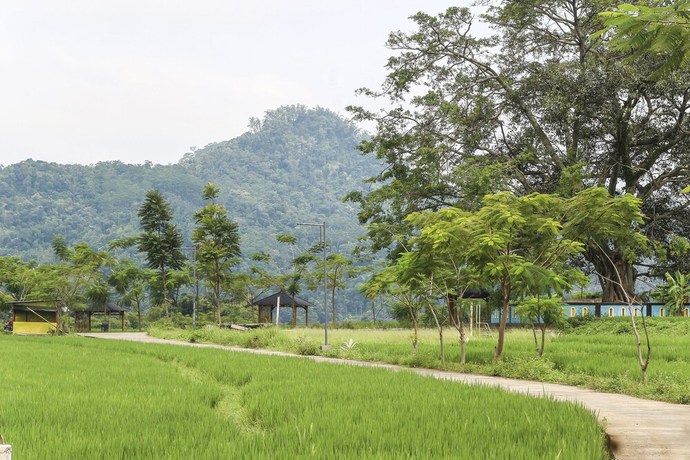 Imagen de los interiores del Hotel OYO Homes 91151 Desa Wisata Kreatif Perdamaian Srumbung Gunung. Foto 10