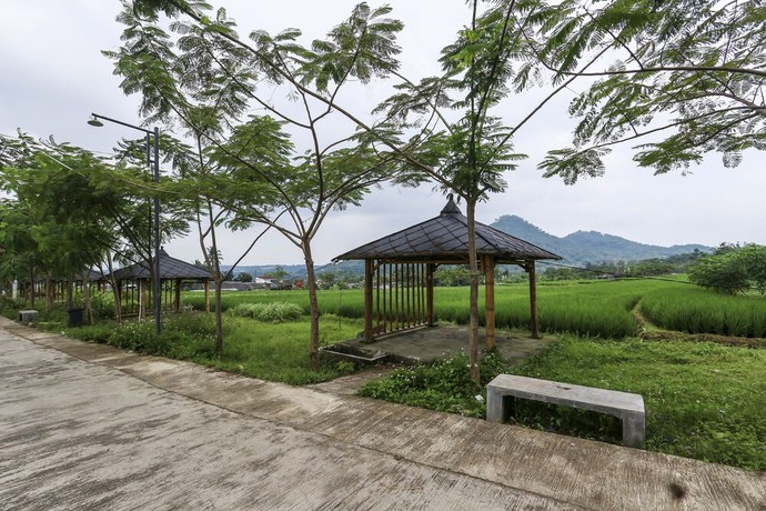 Imagen de los interiores del Hotel OYO Homes 91151 Desa Wisata Kreatif Perdamaian Srumbung Gunung. Foto 18