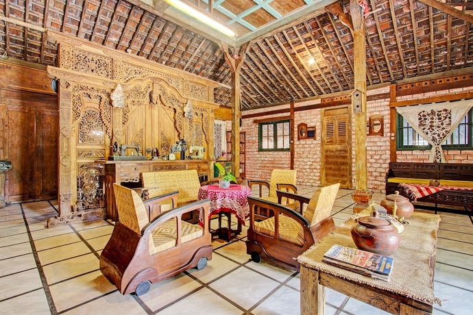 Imagen de los interiores del Hotel OYO Homes 93598 Omah Baturan Syariah. Foto 17