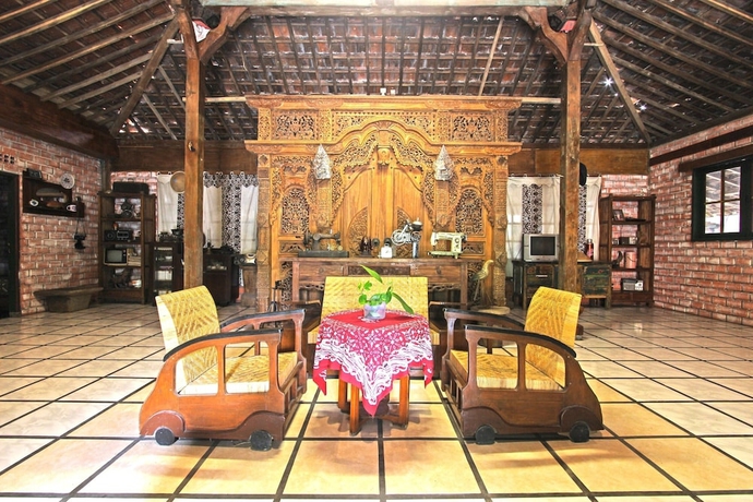 Imagen de los interiores del Hotel OYO Homes 93598 Omah Baturan Syariah. Foto 18
