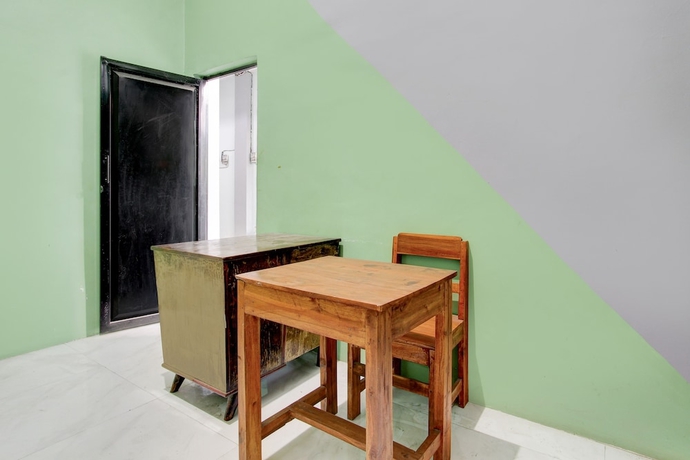 Imagen de los interiores del Hotel OYO Homes 93599 Homestay Bambu Oerip. Foto 17