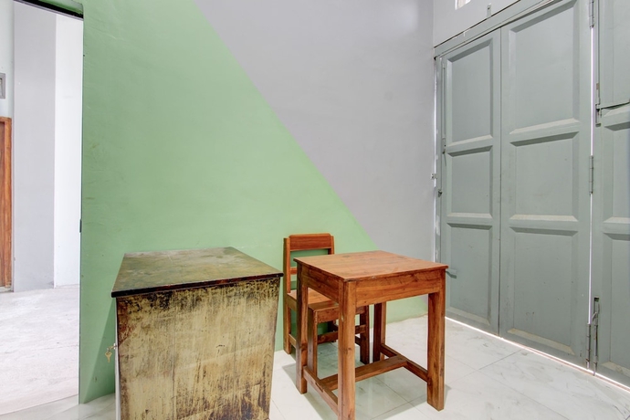 Imagen de los interiores del Hotel OYO Homes 93599 Homestay Bambu Oerip. Foto 19