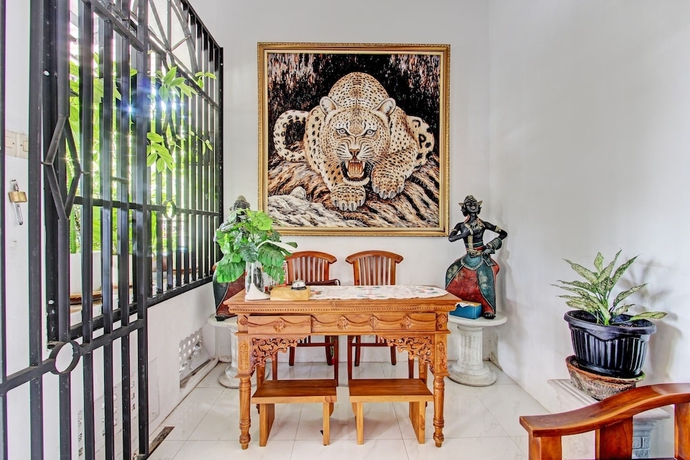 Imagen de los interiores del Hotel OYO Homes 93608 Yy\'s House Syariah. Foto 12