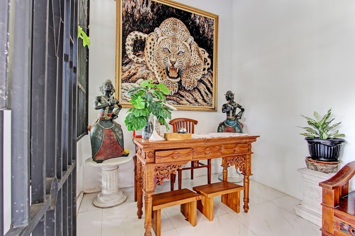 Imagen de los interiores del Hotel OYO Homes 93608 Yy\'s House Syariah. Foto 14