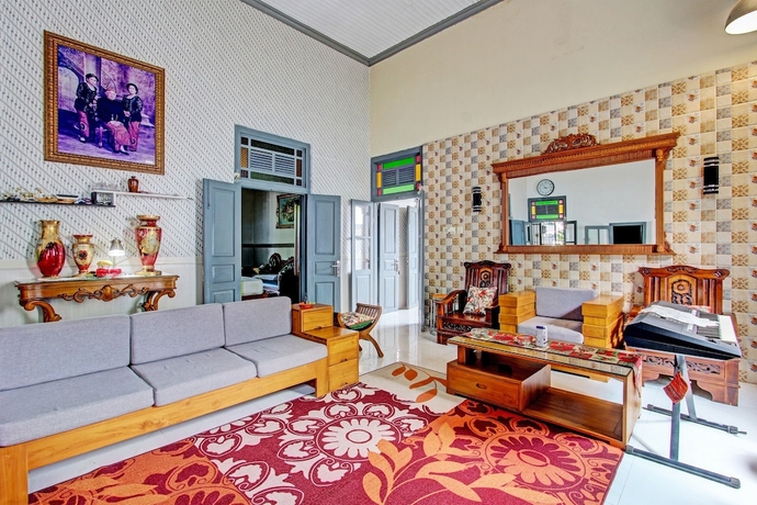 Imagen de los interiores del Hotel OYO Homes 93608 Yy\'s House Syariah. Foto 17