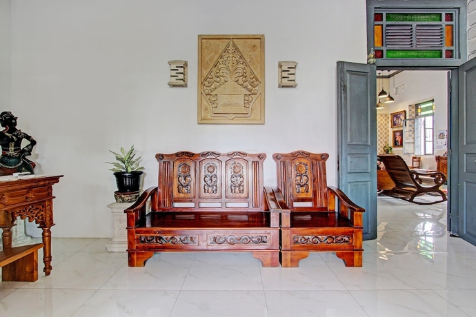 Imagen de los interiores del Hotel OYO Homes 93608 Yy\'s House Syariah. Foto 18